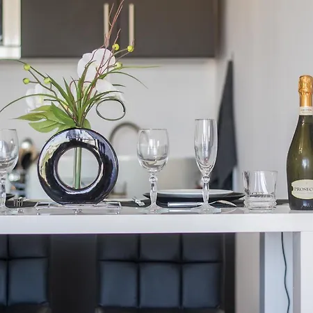 Sweethome - Black & White Apartament Dijon