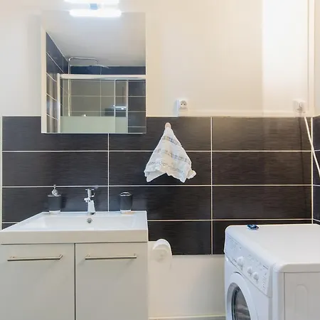 Sweethome - Black & White