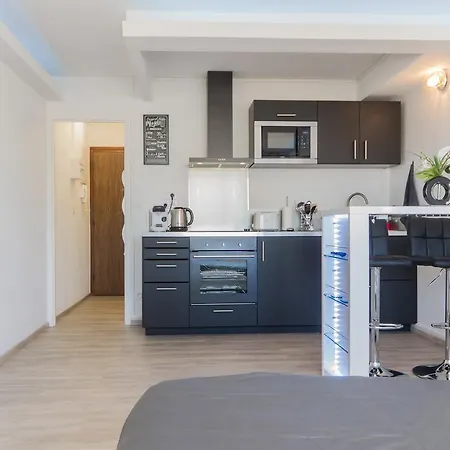 Sweethome - Black & White Digione