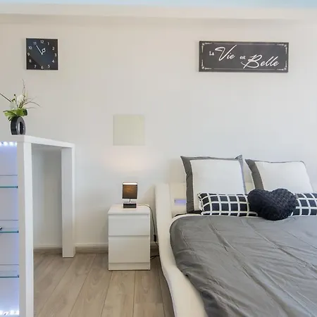 Sweethome - Black & White Appartamento