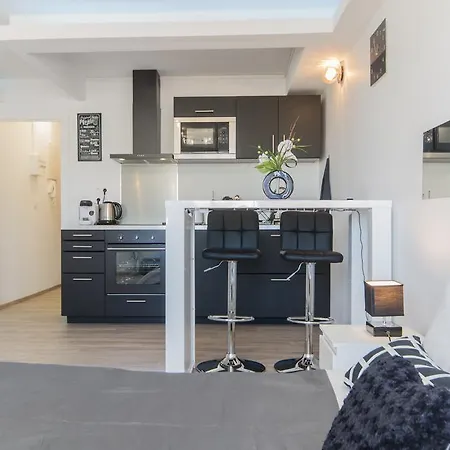 Sweethome - Black & White * Digione