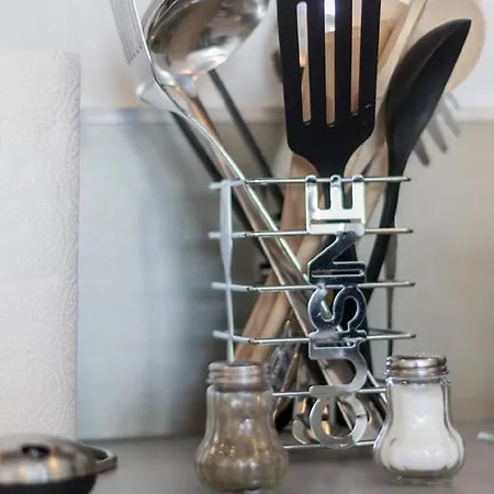 Sweethome - Black & White