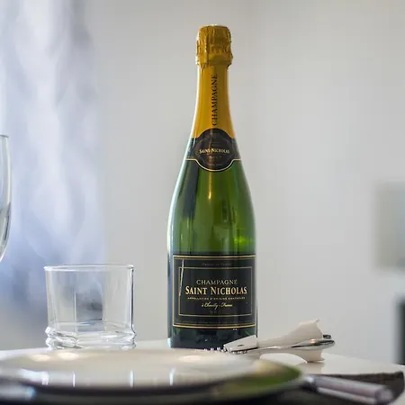 Sweethome - Black & White