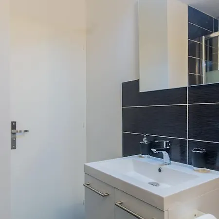 Sweethome - Black & White *