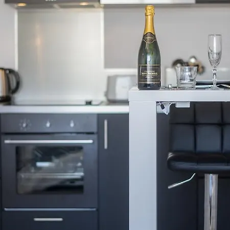 Sweethome - Black & White