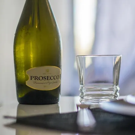 Sweethome - Black & White Apartament