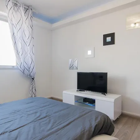 Sweethome - Black & White 아파트 *