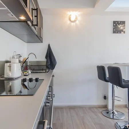 Sweethome - Black & White Dijon