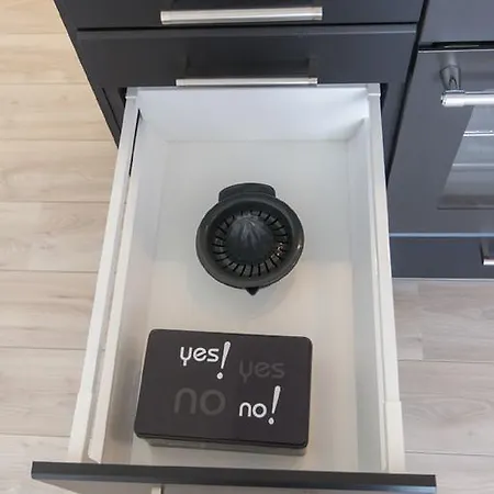 Sweethome - Black & White *