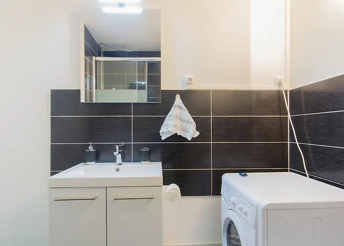 Sweethome - Black & White