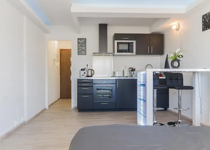 Sweethome - Black & White Digione