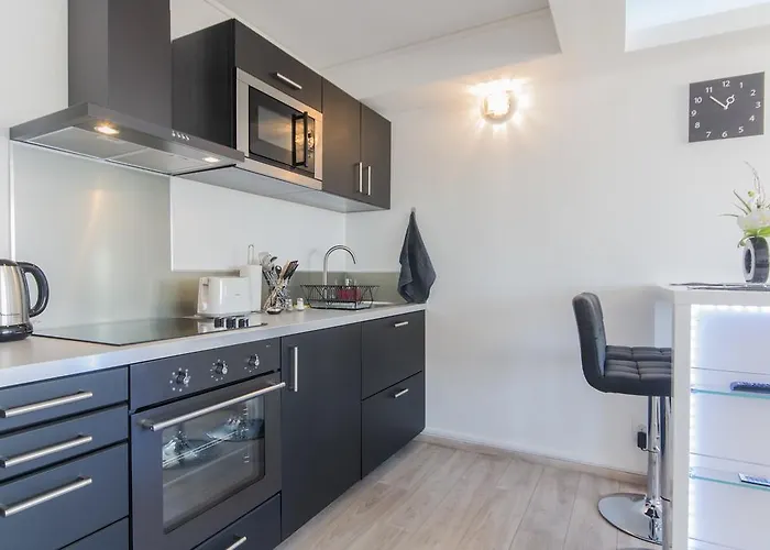 Sweethome - Black & White Apartment