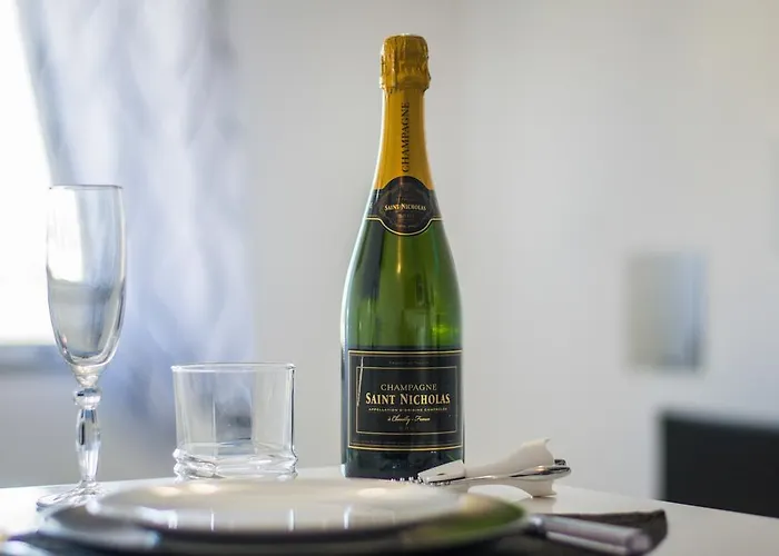 Sweethome - Black & White