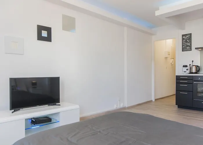 Sweethome - Black & White * Dijon