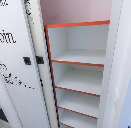 Apartment Sweethome - Black & White