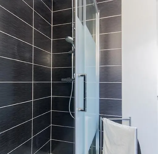 Sweethome - Black & White Apartment Dijon