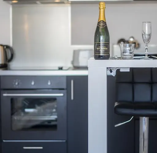 Sweethome - Black & White