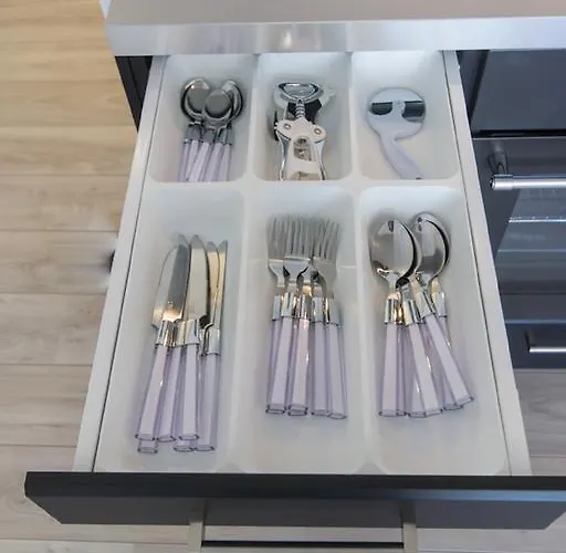 Sweethome - Black & White Digione