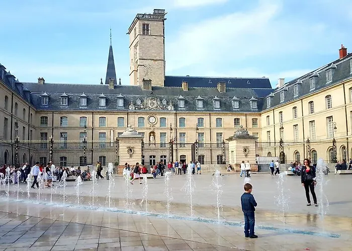 Sweethome - Black & White Apartment Dijon