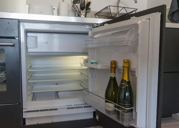 Sweethome - Black & White Apartment Dijon