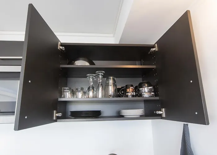 Sweethome - Black & White Apartment *