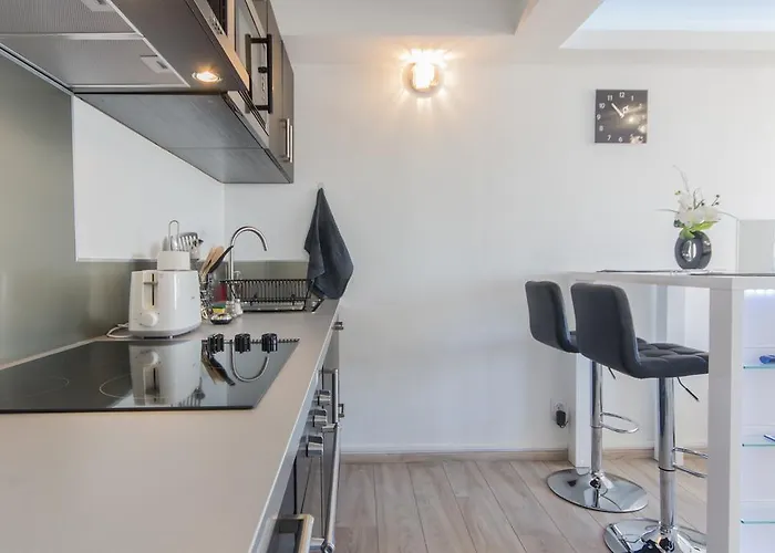 Sweethome - Black & White Digione